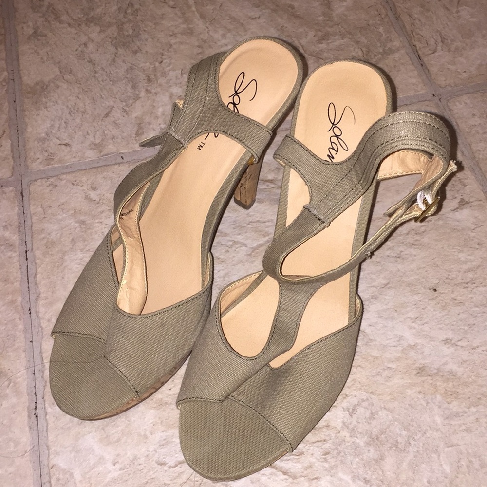 Womens Solanz green heels